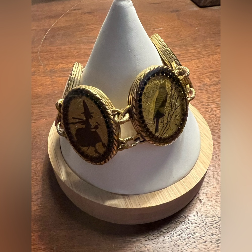 John Wind Maximal Art Halloween Charm Link Bracelet Gold Tone 7in